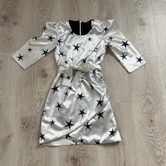 Jamie Girls Silk Wrap Effect Silver with Black Stars Sz. 8 - Picture 1 of 5